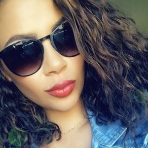 Meet your Posher, Priscilla